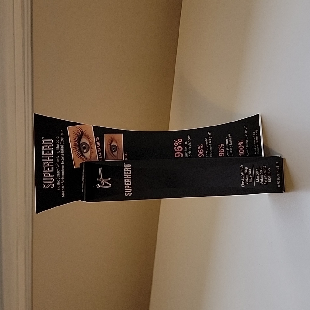 It Cosmetics Superhero Volumizing Mascara Super Black. NEW